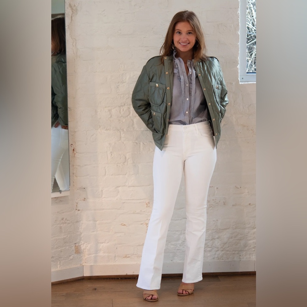 MOTHER The Weekender Flare Jeans In Totally Innocent White Size 32 FLAWED